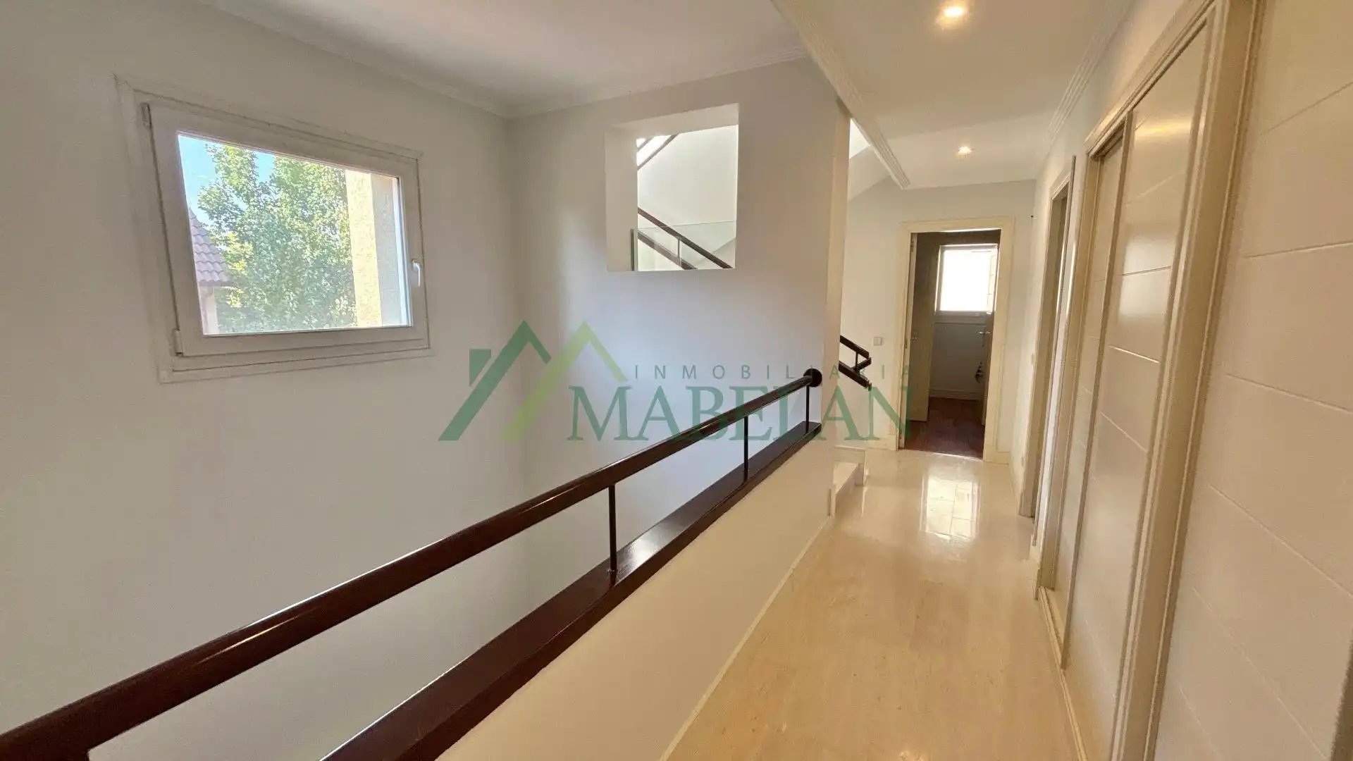 Einfamilien-Reihenhaus zur Miete in Madrid mit Klimaanlage, Privatgarten und Terrasse