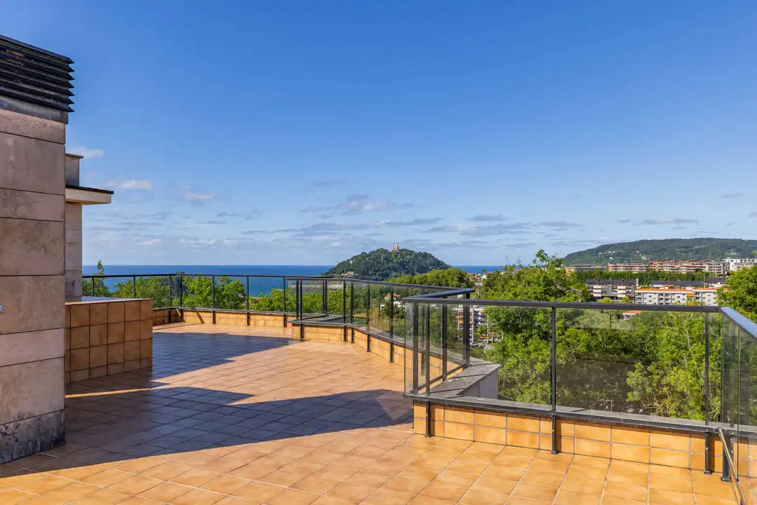 Terrassa de Àtic de lloguer en Donostia - San Sebastián  amb Aire condicionat, Calefacció i Terrassa