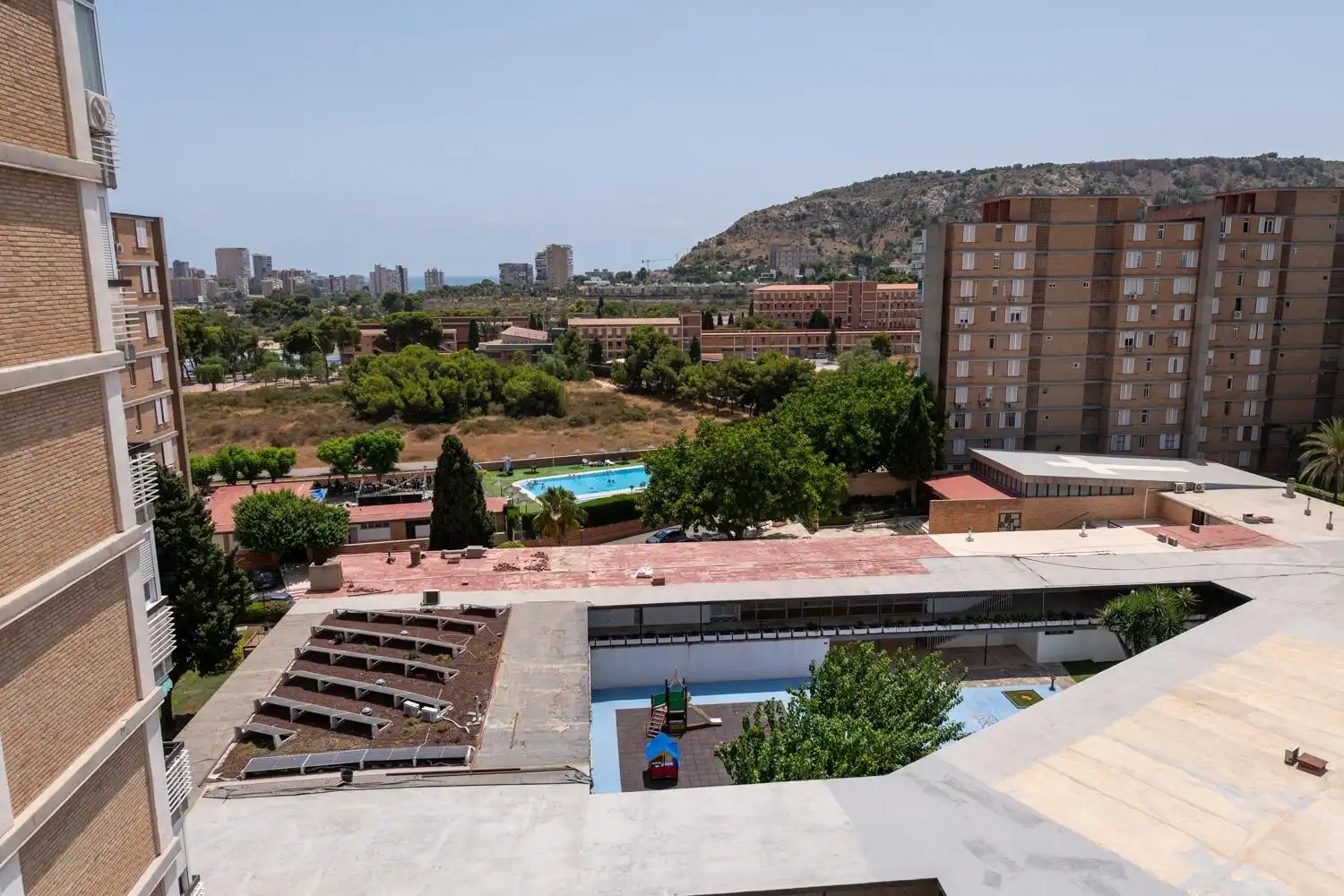Habitación de Piso en venta en Alicante / Alacant con Jardín privado, Terraza y Piscina comunitaria