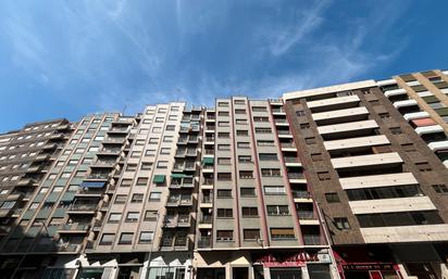 Exterior view of Flat for sale in  Zaragoza Capital  with Oven, Washing machine and Balcony