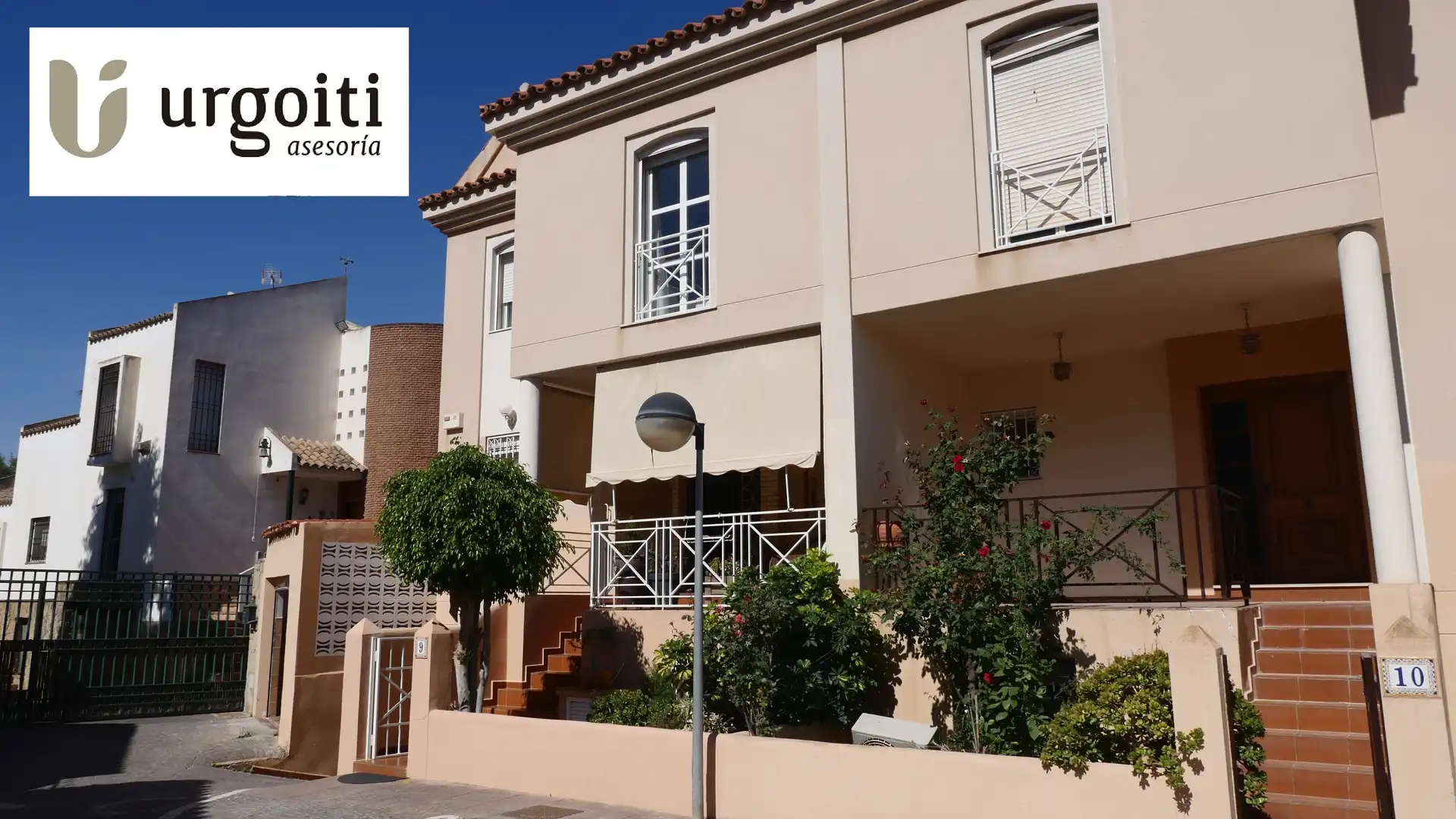 Vista exterior de Casa adosada en venta en Melilla con Aire acondicionado, Parquet y Terraza