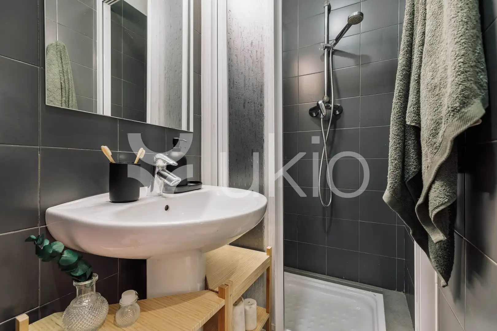 Baño de Apartamento de alquiler en Barcelona con Aire acondicionado, Calefacción y Amueblado
