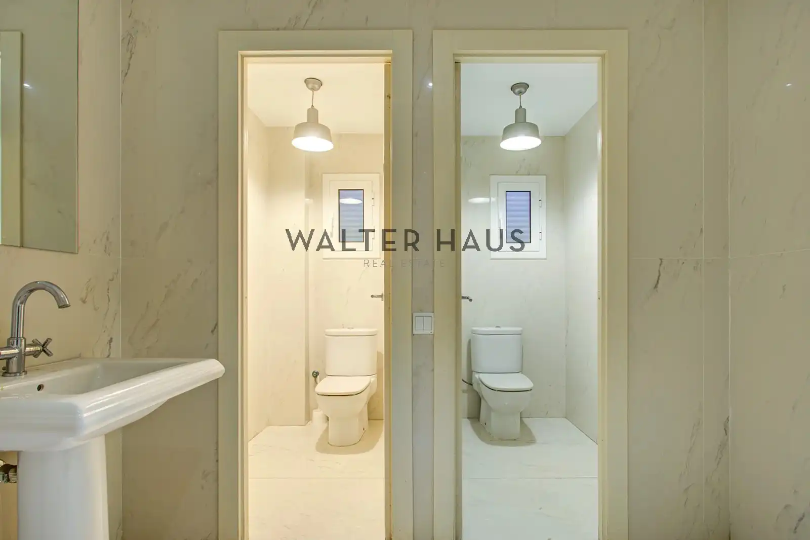Bathroom of Office for sale in Barcelona  with Air Conditioner