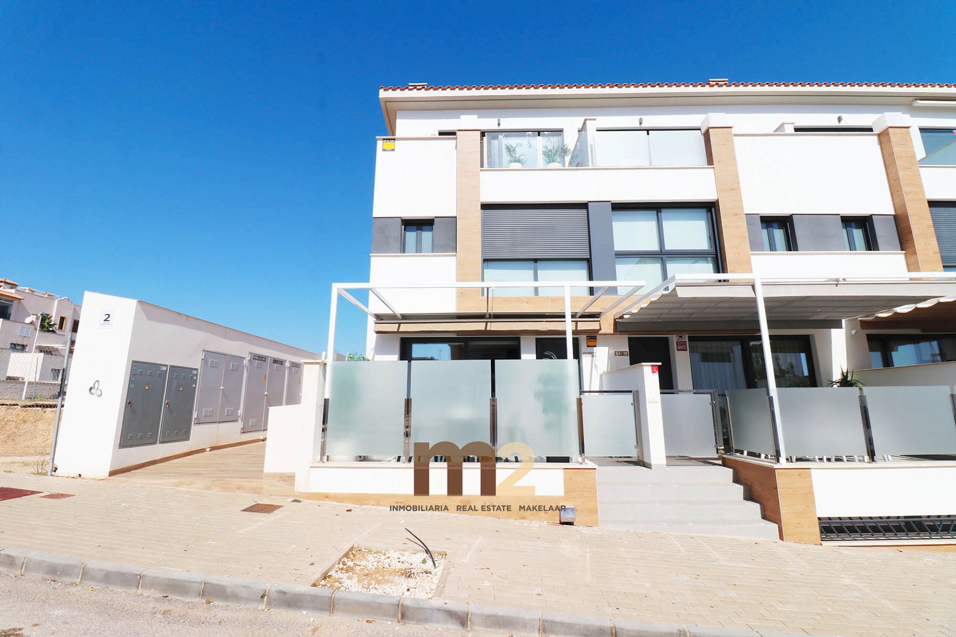 Vista exterior de Casa adosada en venda en Guardamar del Segura amb Aire condicionat, Calefacció i Jardí privat