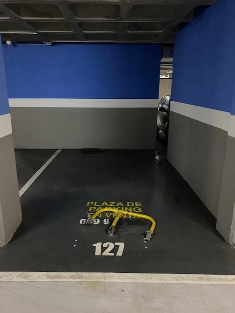 Garaje en venta en Carrer del Pare Sallarès, 144, Centre , Centre - Sant Oleguer, Sabadell
