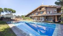 Swimming pool of House or chalet for sale in Pozuelo de Alarcón  with Air Conditioner, Heating and Private garden