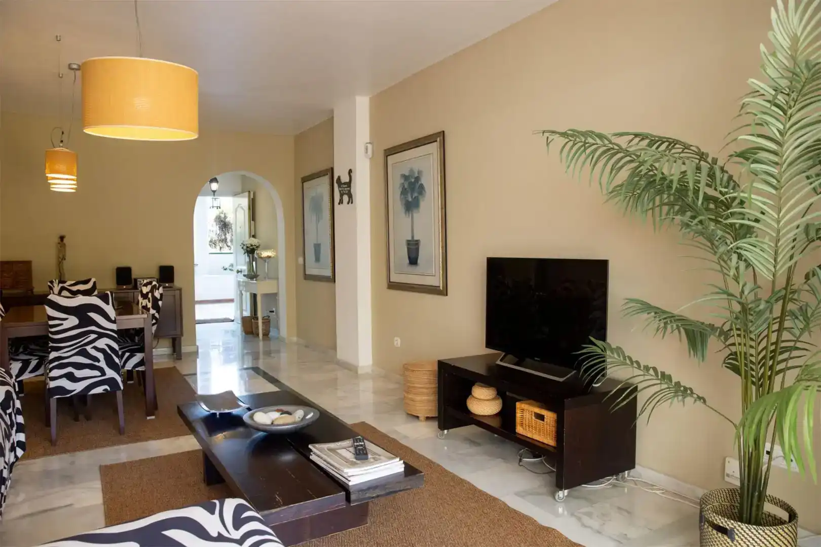 Sala d'estar de Apartament de lloguer en Marbella amb Aire condicionat, Piscina i Balcó