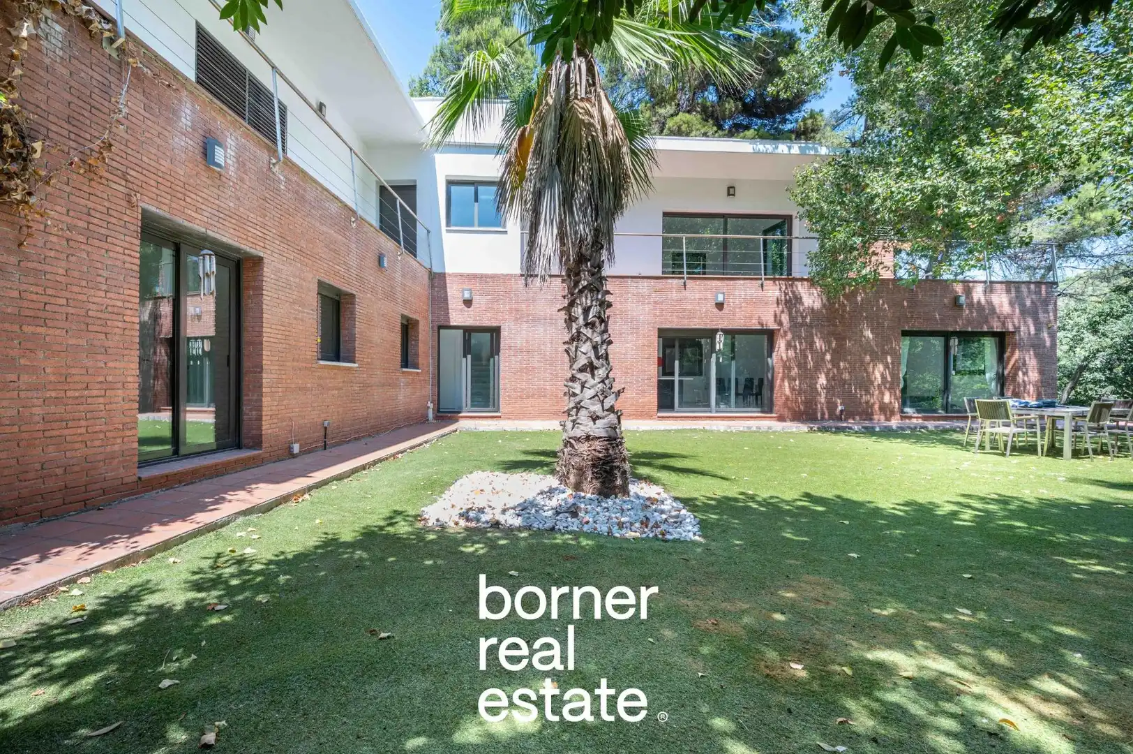 Vista exterior de Casa o chalet en venta en Sant Cugat del Vallès con Aire acondicionado, Calefacción y Jardín privado