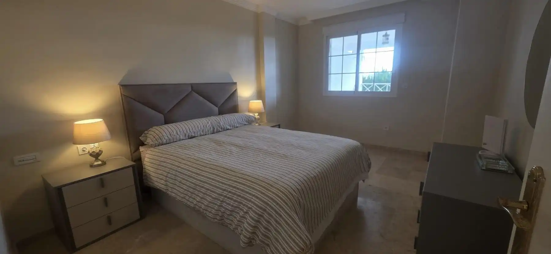 Schlafzimmer von Wohnung zum Verkauf in Marbella mit Klimaanlage, Terrasse und Balkon