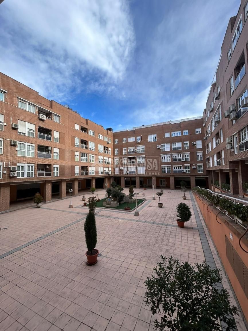 Vista exterior de Piso en venta en Coslada con Aire acondicionado, Calefacción y Trastero