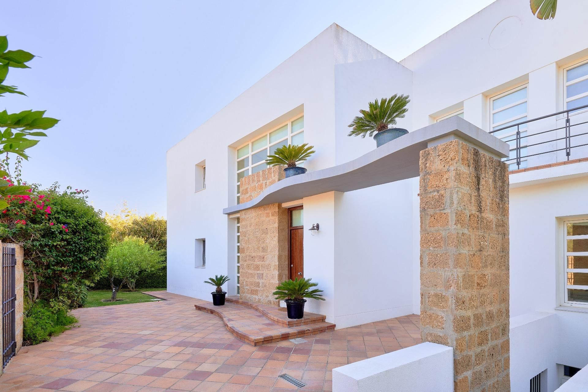 Vista exterior de Casa o chalet en venta en Chiclana de la Frontera con Jardín privado, Terraza y Piscina