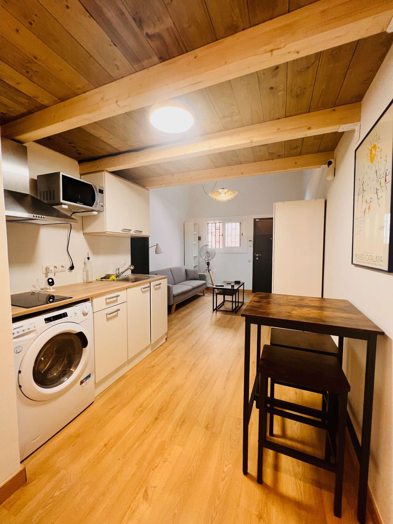 Kitchen of Study to share in  Barcelona Capital  with Air Conditioner and Terrace