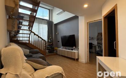 Living room of Duplex for sale in Terrassa  with Air Conditioner, Heating and Parquet flooring