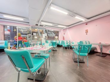 Local comercial de lloguer a Carrer Isabelle Sandy, 2-4 2-4