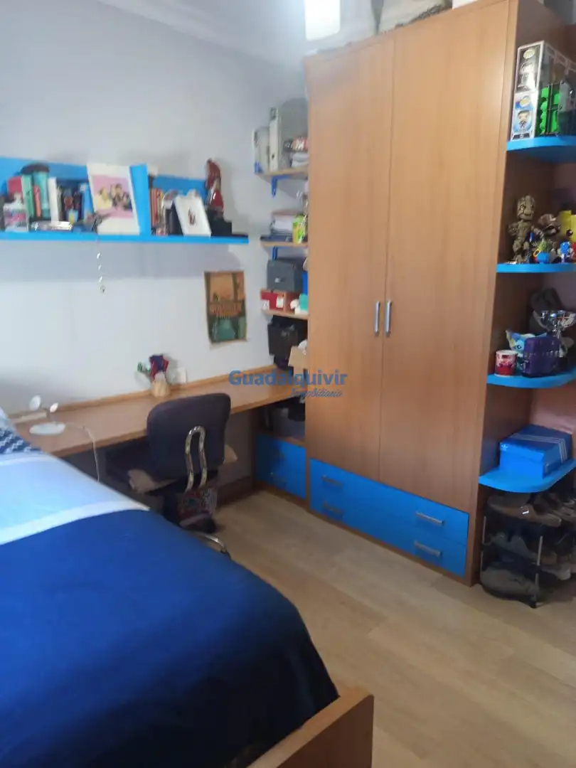 Habitación de Casa adosada en venta en Montequinto con Aire acondicionado, Jardín privado y Trastero