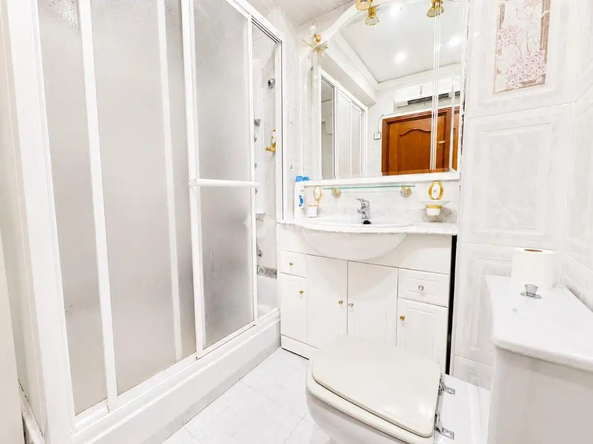 Baño de Piso en venta en Madrid con Aire acondicionado, Calefacción y Terraza