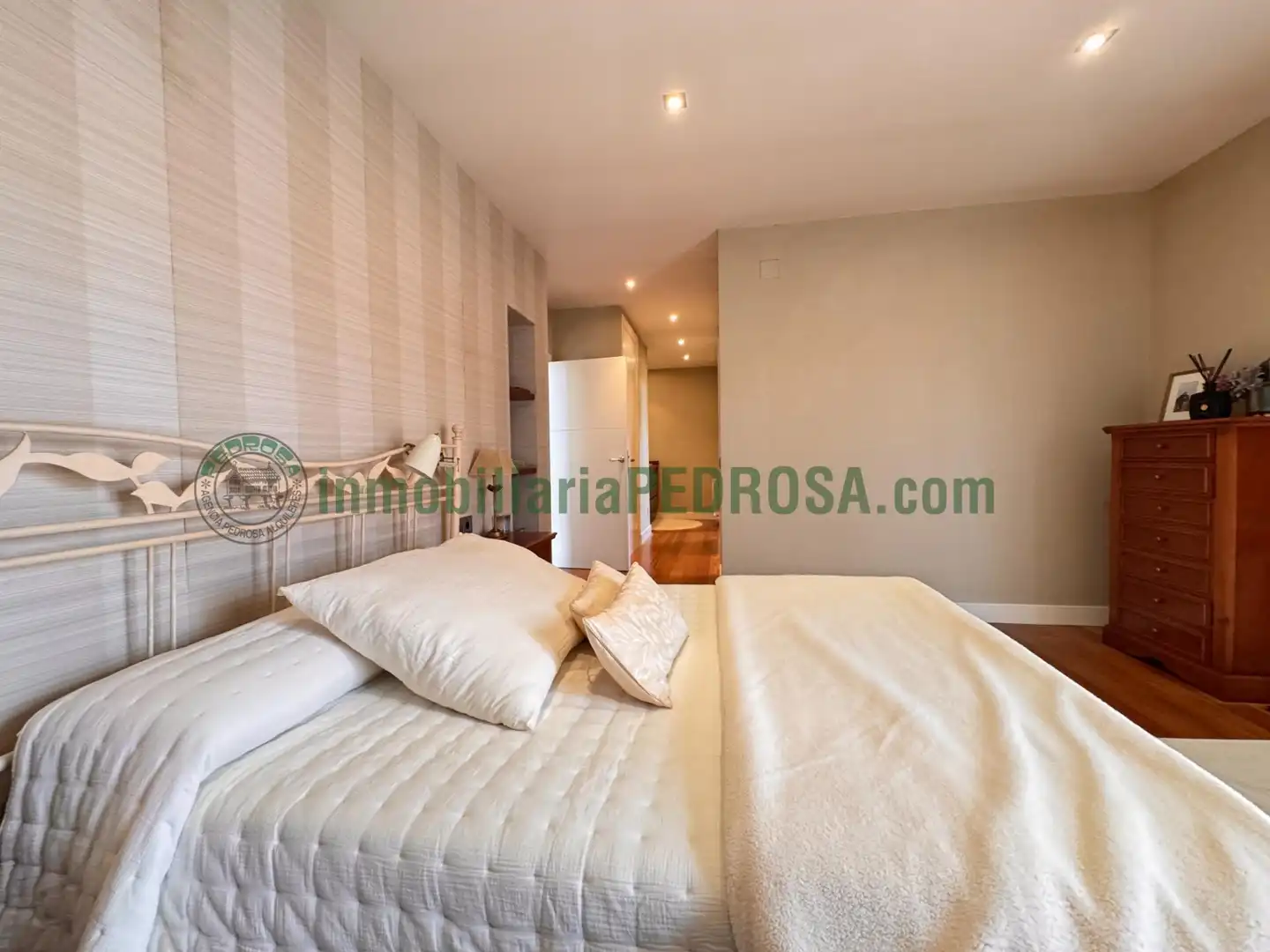 Habitación de Casa o chalet en venta en Pontevedra Capital  con Calefacción, Jardín privado y Terraza