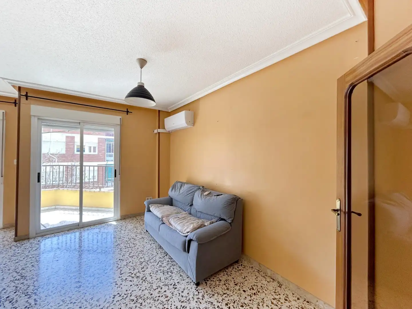 Sala de estar de Piso de alquiler en Novelda con Aire acondicionado, Terraza y Alarma