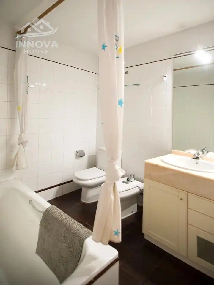 Baño de Piso para compartir en Segovia con Calefacción, Jardín privado y Amueblado