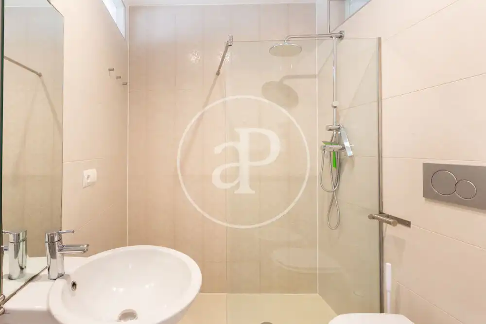 Baño de Piso en venta en Valencia con Aire acondicionado, Calefacción y Terraza