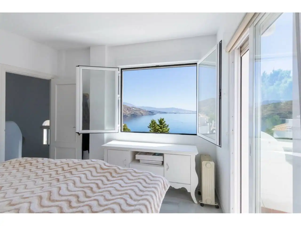 Bedroom of Houses for sale in Almuñécar  with Air Conditioner, Private garden and Terrace