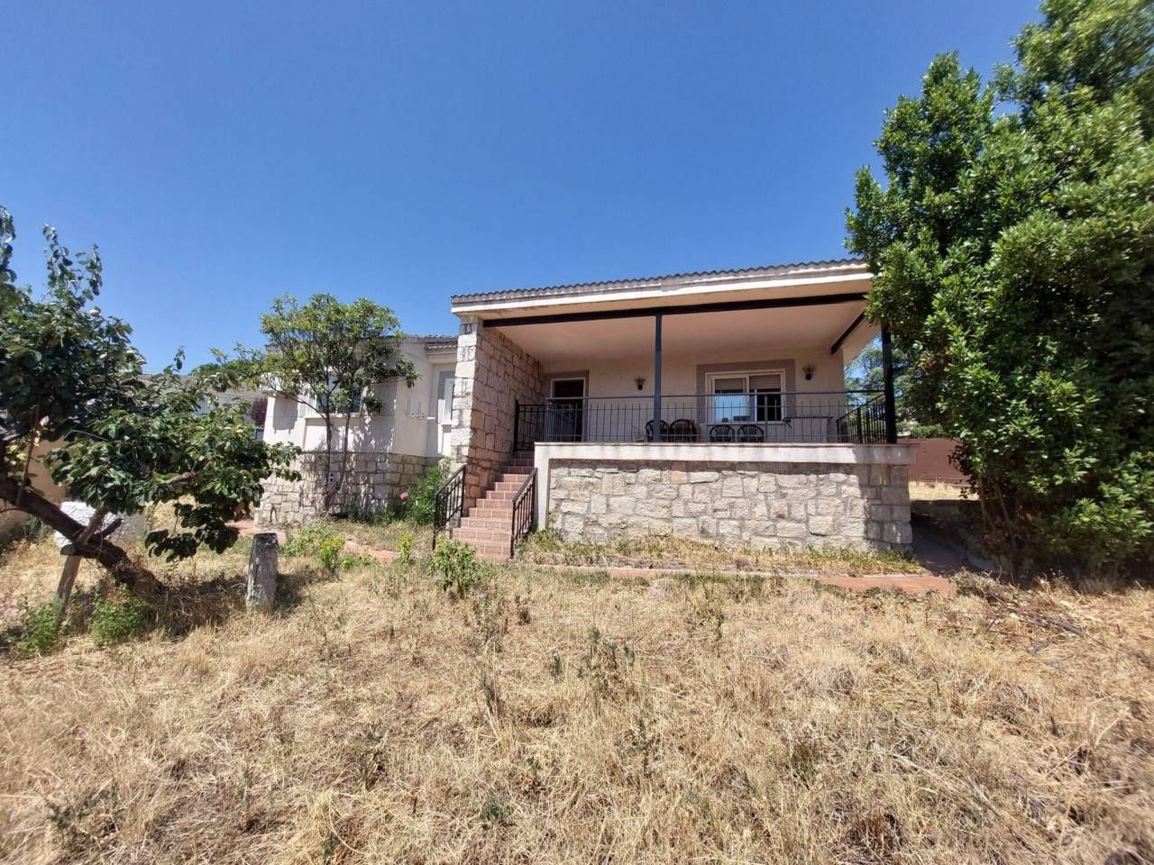 Vista exterior de Casa o chalet en venta en El Molar (Madrid) con Aire acondicionado, Calefacción y Jardín privado