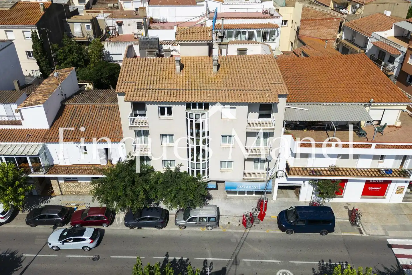 Vista exterior de Edifici en venda en L'Escala
