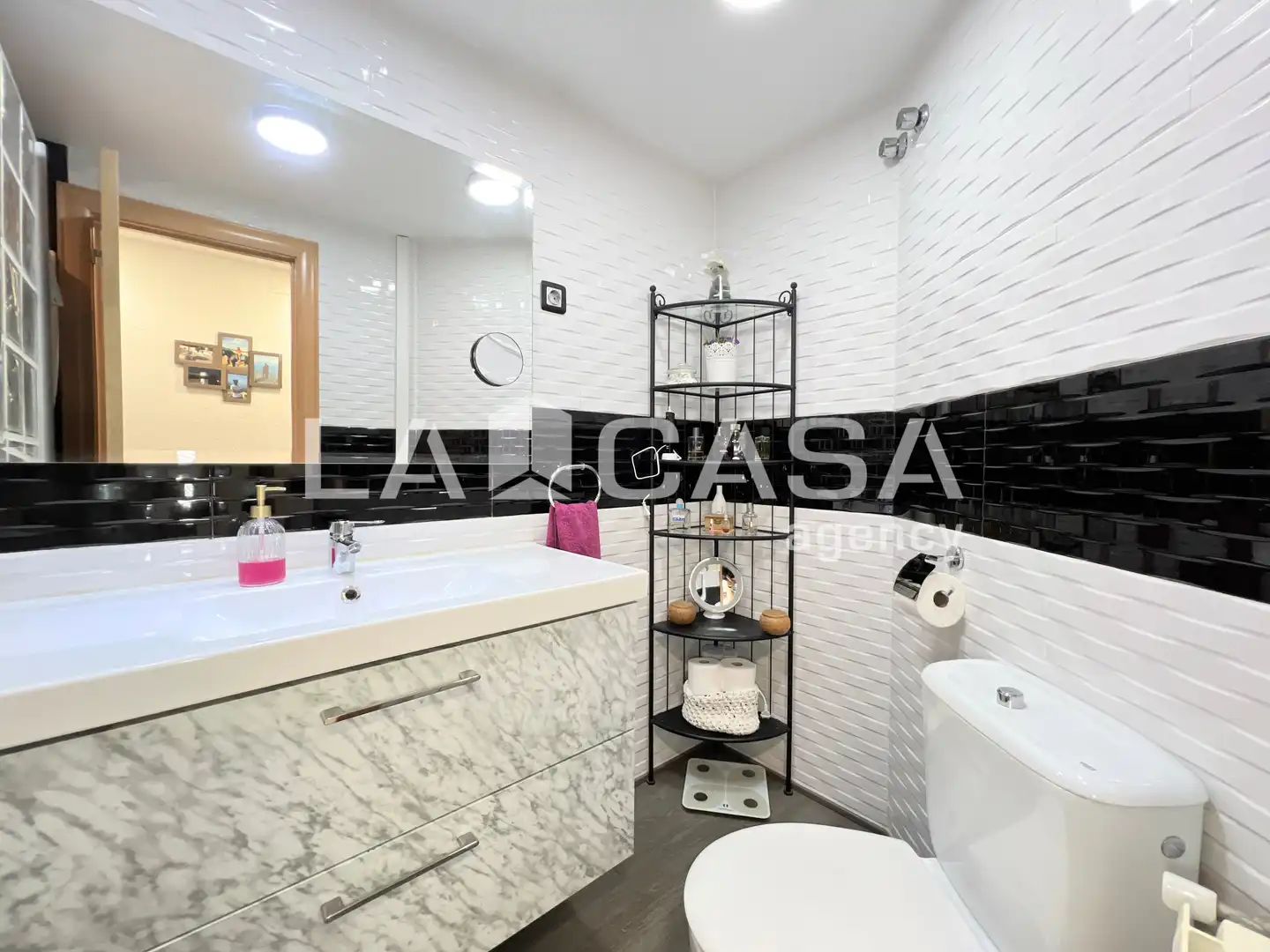 Bathroom of Flat for sale in Badalona