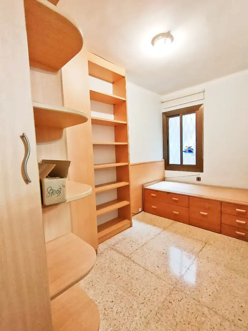 Dormitori de Pis en venda en Barcelona amb Parquet i Balcó