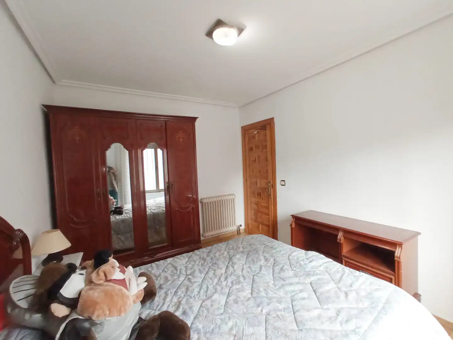 Dormitori de Casa adosada en venda en Burgos amb Jardí privat