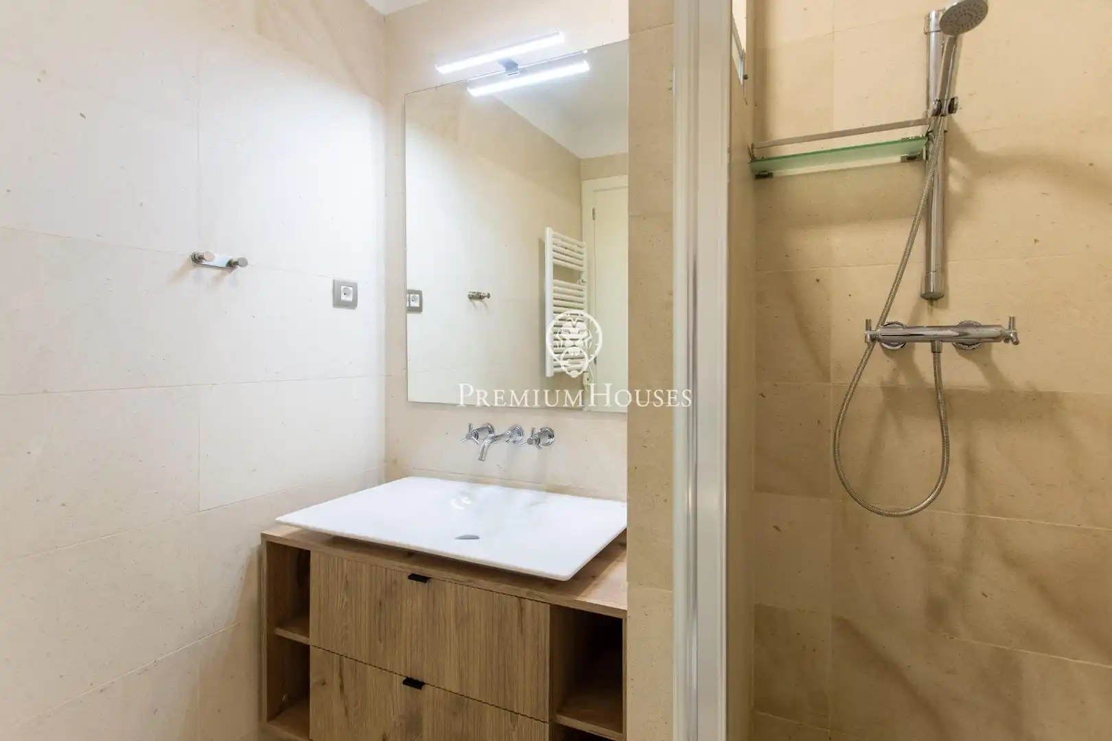 Bathroom of Flat for rent in Premià de Dalt  with Heating, Terrace and Community pool