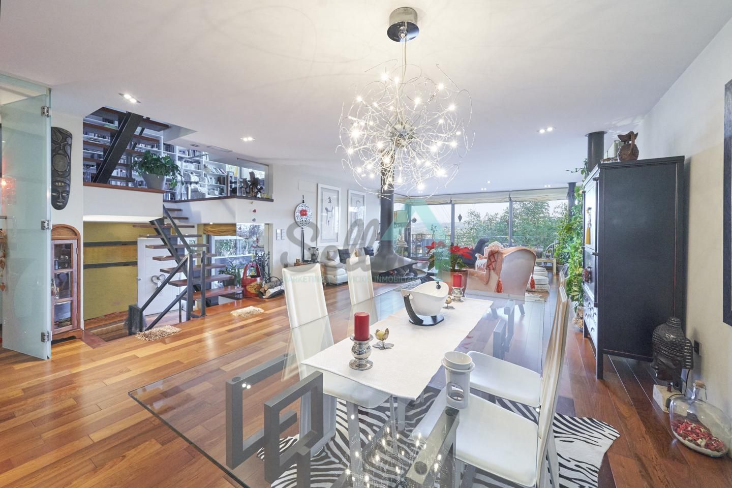 Menjador de Casa o xalet en venda en Oviedo  amb Aire condicionat, Calefacció i Jardí privat