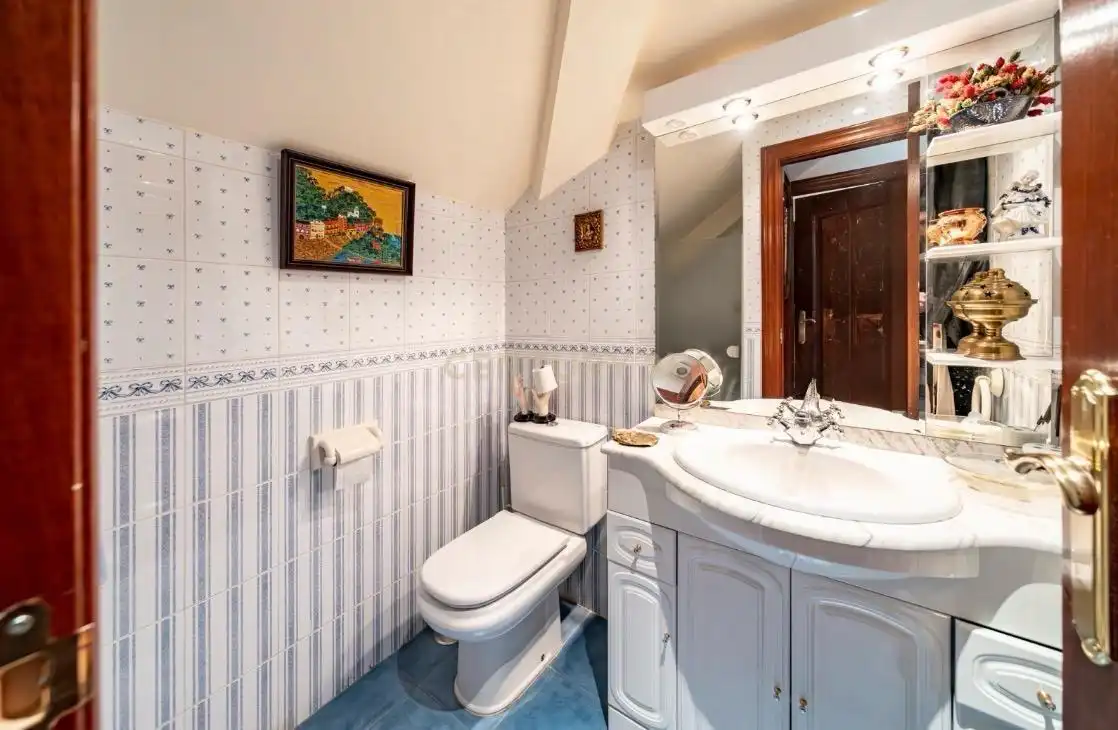 Baño de Casa o chalet en venta en Madrid con Aire acondicionado, Jardín privado y Trastero