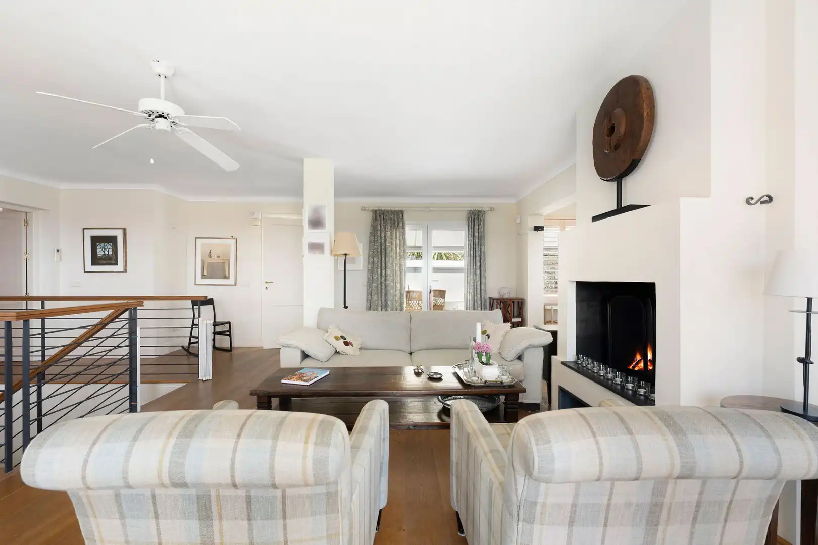 Sala d'estar de Casa o xalet en venda en Marbella amb Aire condicionat, Jardí privat i Terrassa