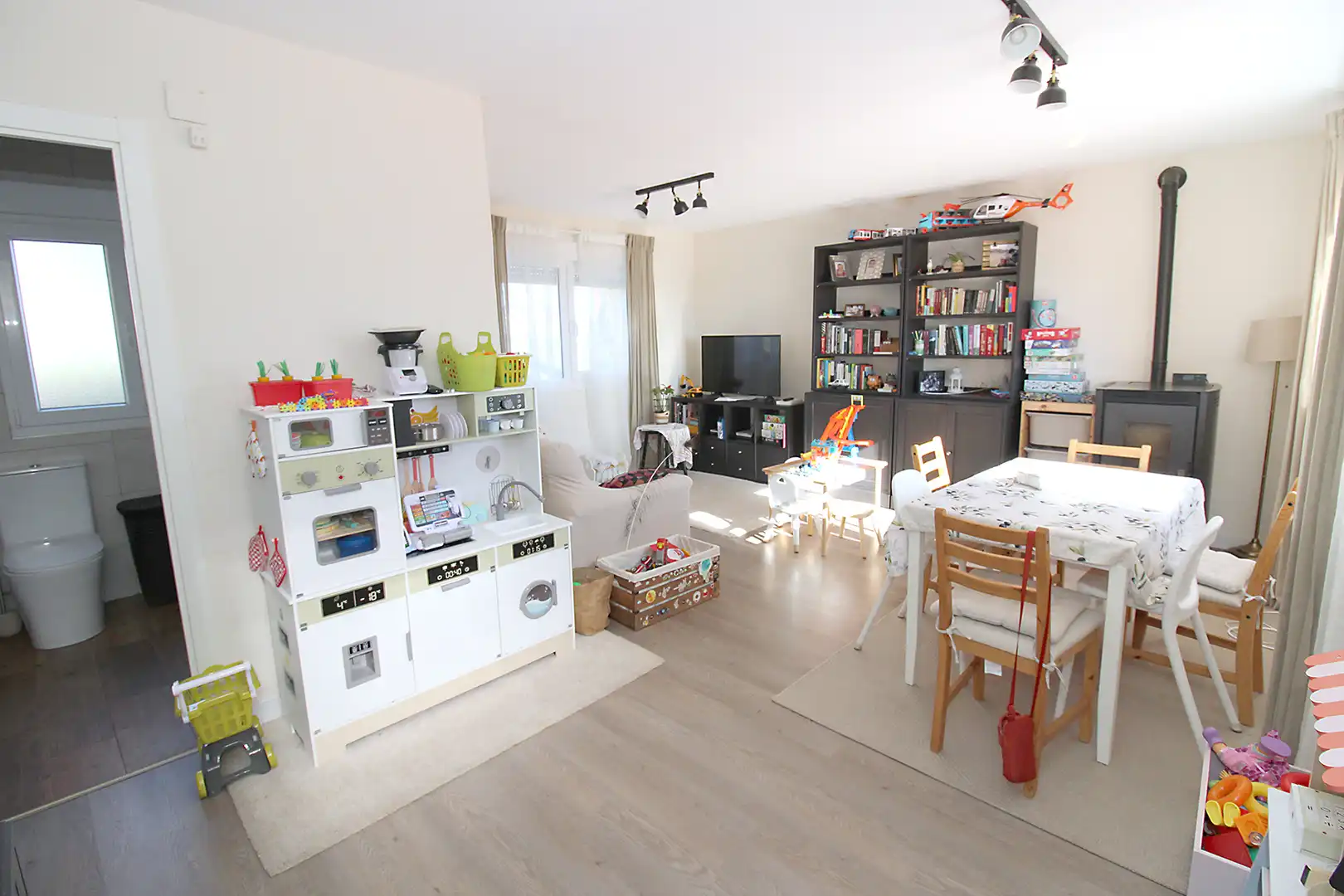 Living room of Houses for sale in Torremocha de Jarama  with Air Conditioner, Heating and Private garden