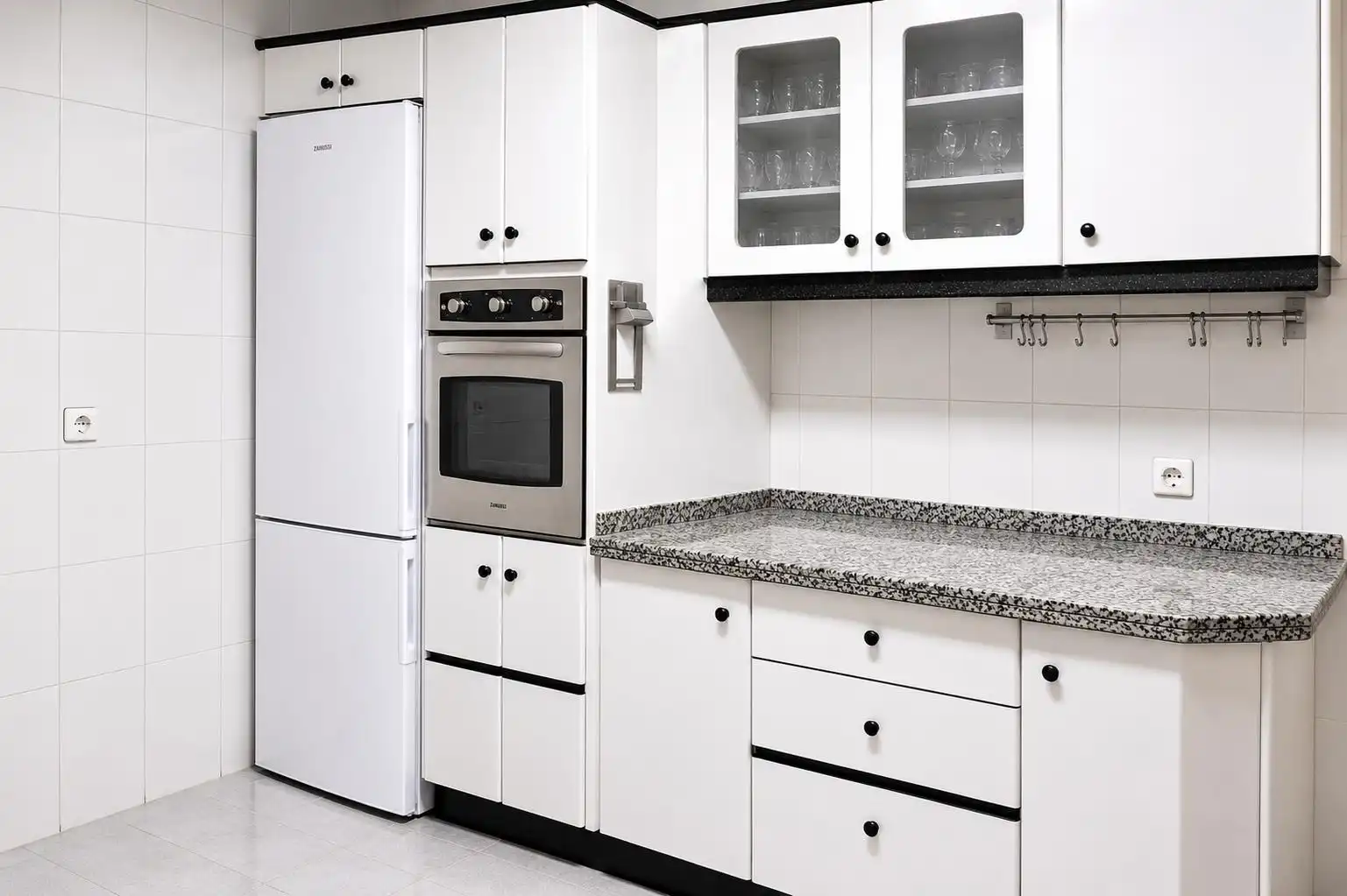 Cocina de Piso de alquiler en Málaga con Aire acondicionado, Calefacción y Jardín privado
