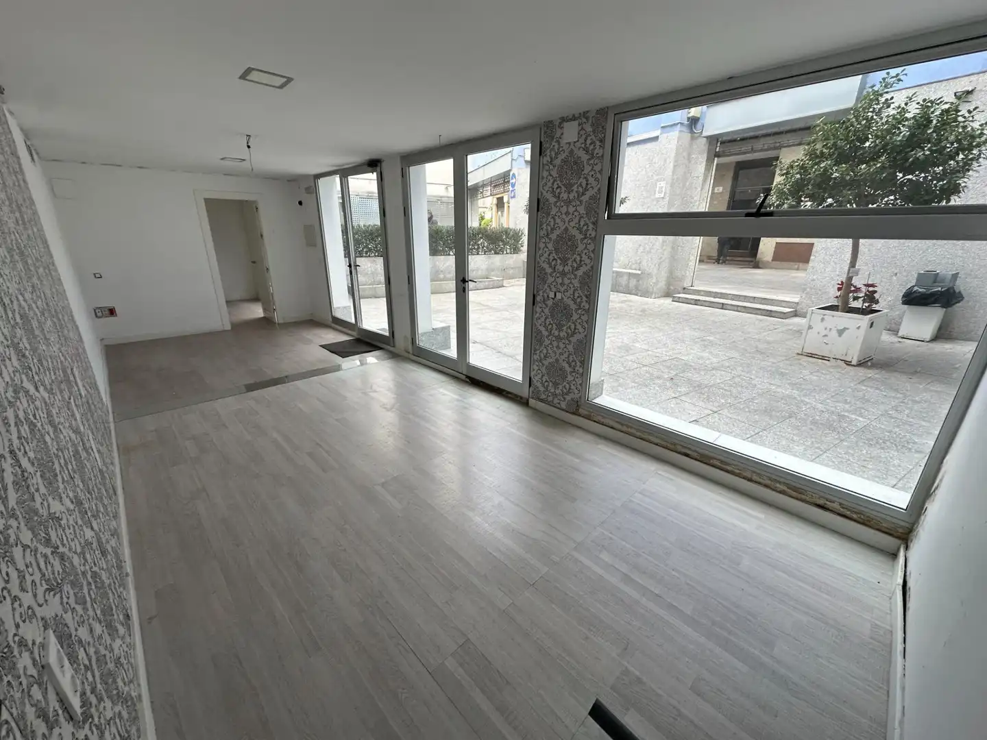 Local comercial de lloguer a Calle SEVILLA