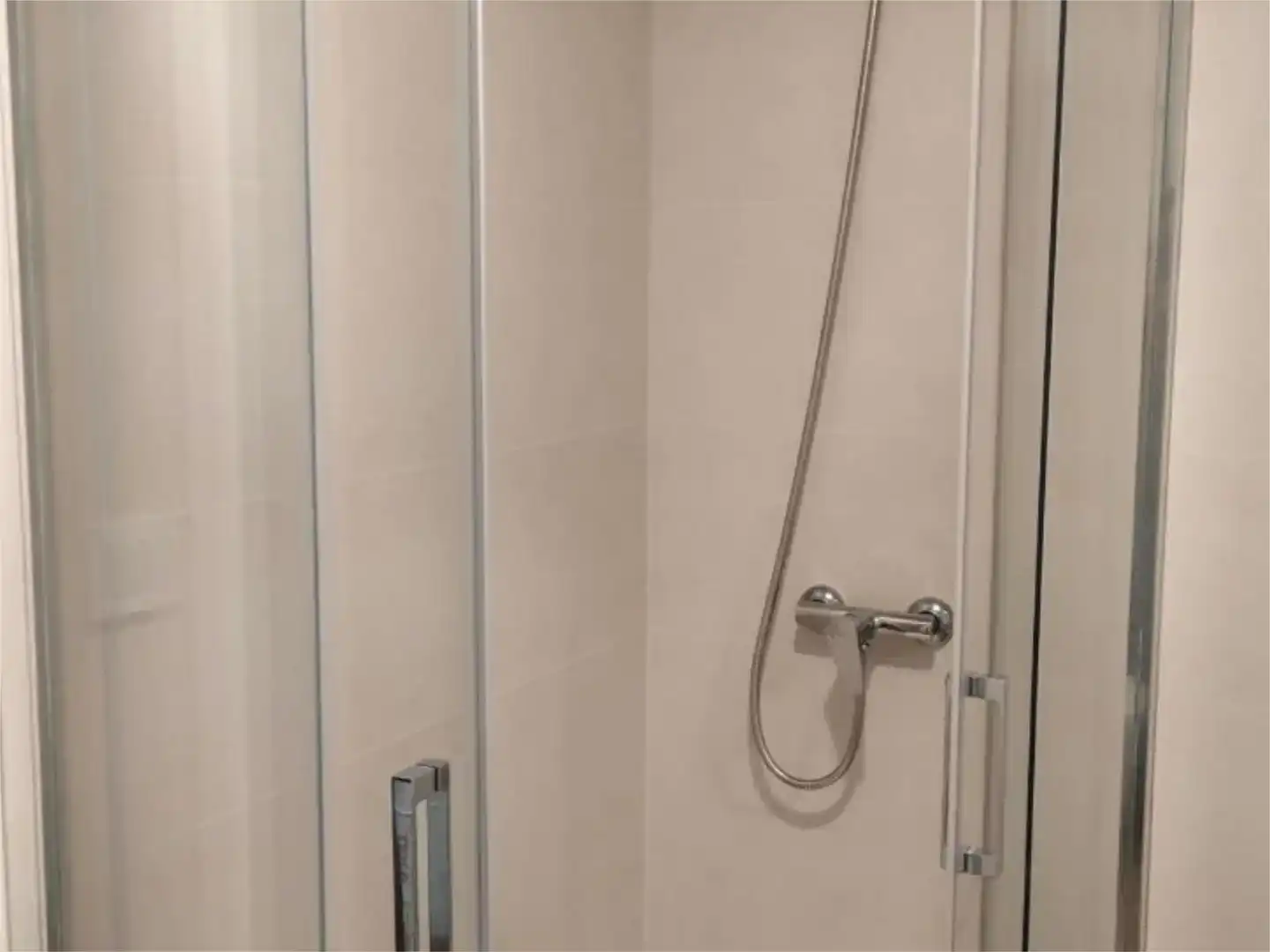 Bathroom of Flat for rent in  Valencia Capital  with Air Conditioner