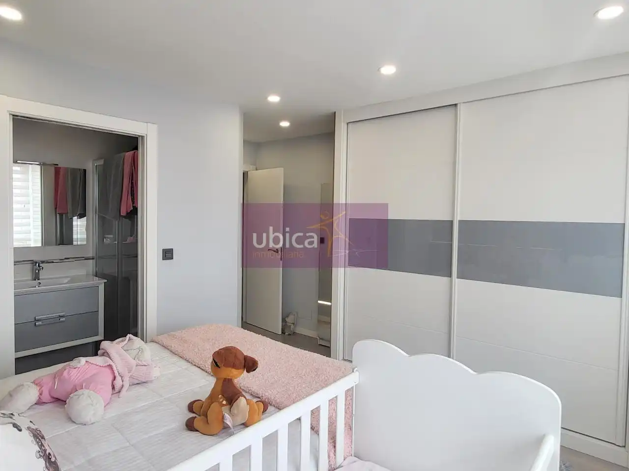 Habitación de Piso en venta en Vigo  con Calefacción y Trastero