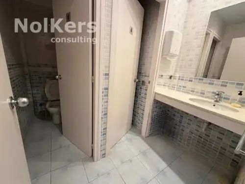 Baño de Oficina en venta en Barcelona con Aire acondicionado, Calefacción y Amueblado