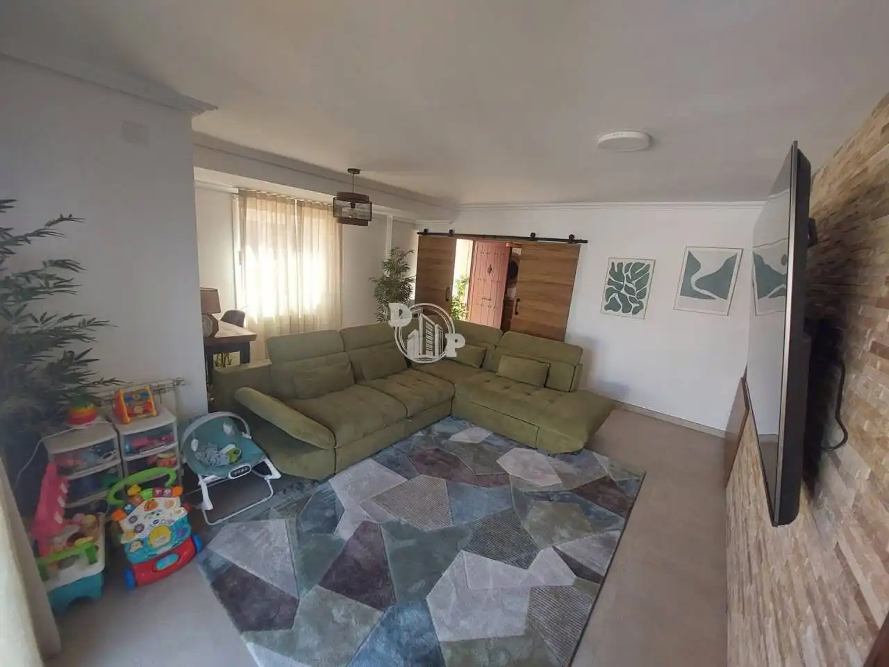 Sala d'estar de Casa adosada en venda en Benidorm amb Jardí privat