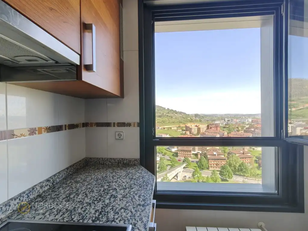 Piso de alquiler en C. Juan Antonio Álvarez Rabanal, 5, 5, HUCA - La Cadellada