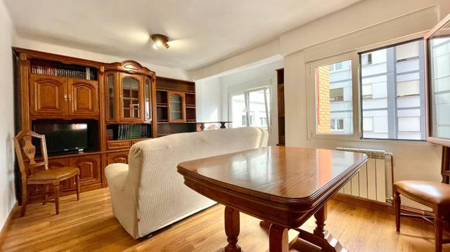 Piso en Alquiler en Avilés - Calle PAZ en Versalles