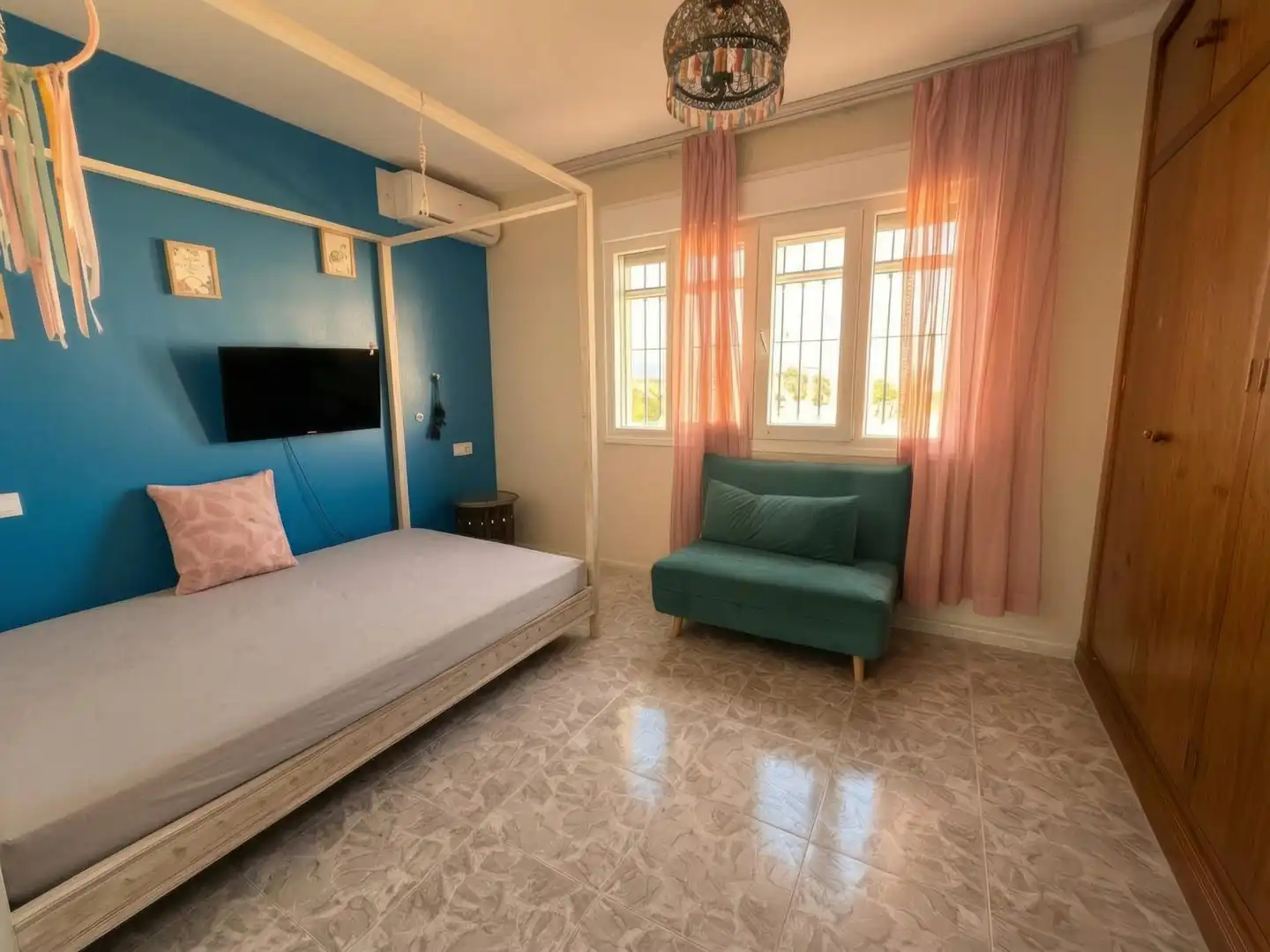Habitación de Casa o chalet en venta en Los Barrios con Aire acondicionado, Jardín privado y Terraza