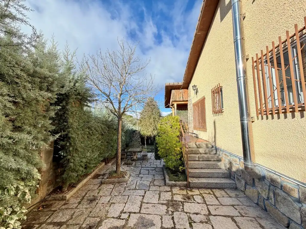 Houses for sale in Collado Mediano