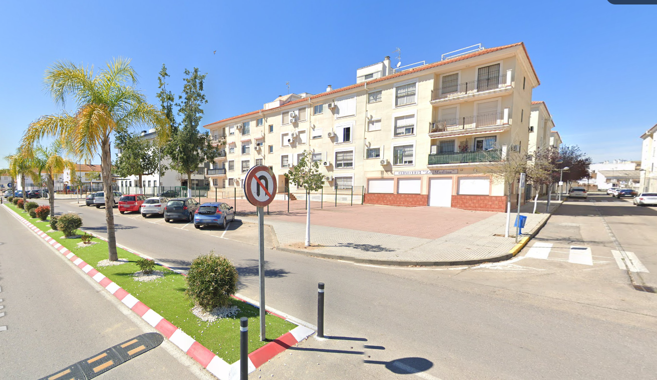 Vista exterior de Pis en venda en La Algaba amb Traster i Piscina