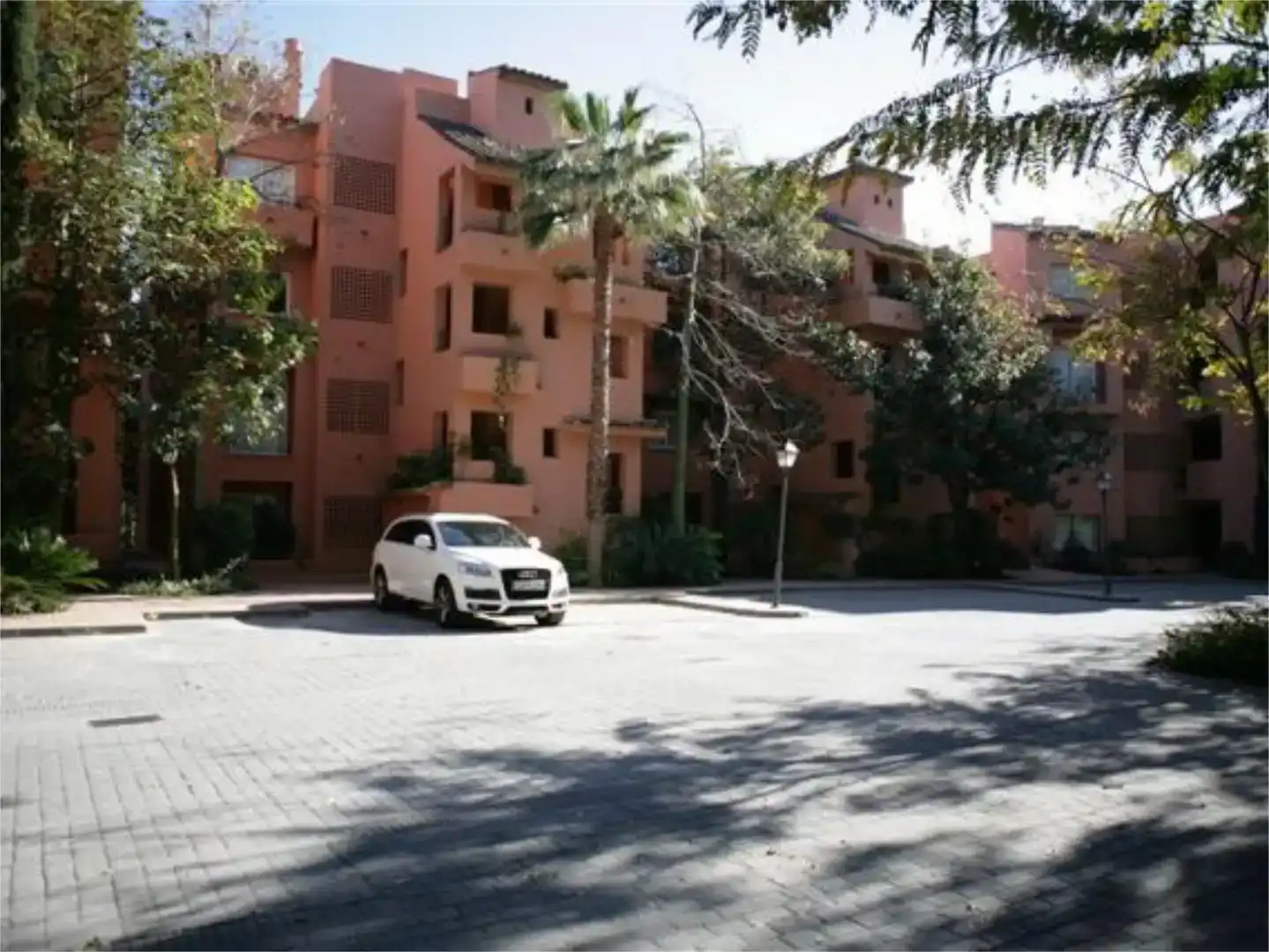 Vista exterior de Piso de alquiler en Marbella con Aire acondicionado, Piscina y Amueblado