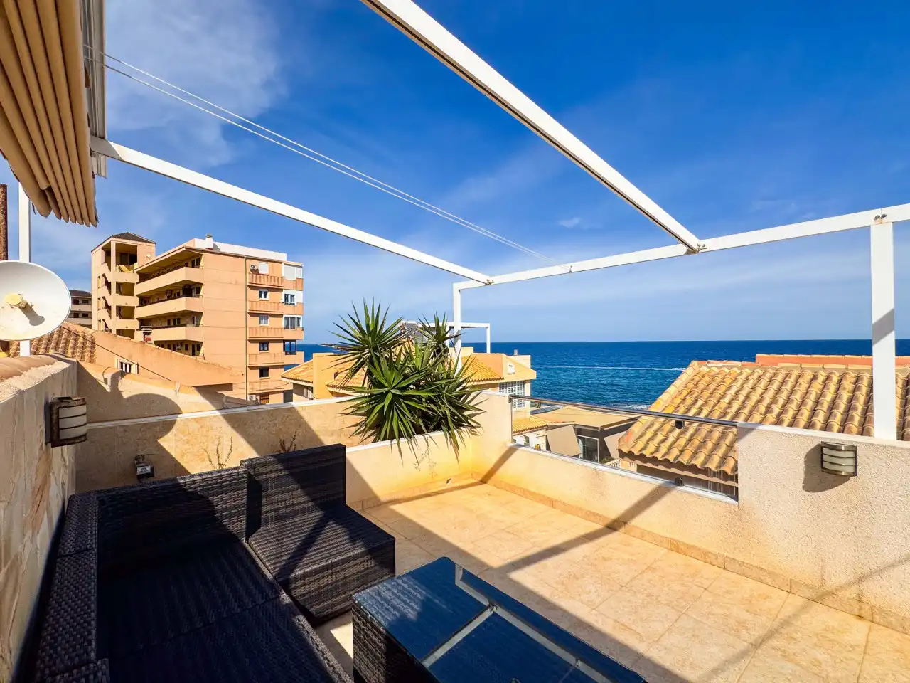 Terrassa de Casa adosada en venda en Torrevieja amb Aire condicionat, Calefacció i Jardí privat