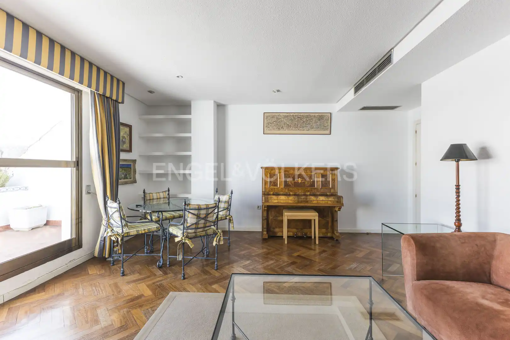 Sala d'estar de Àtic en venda en Madrid amb Aire condicionat, Calefacció i Terrassa
