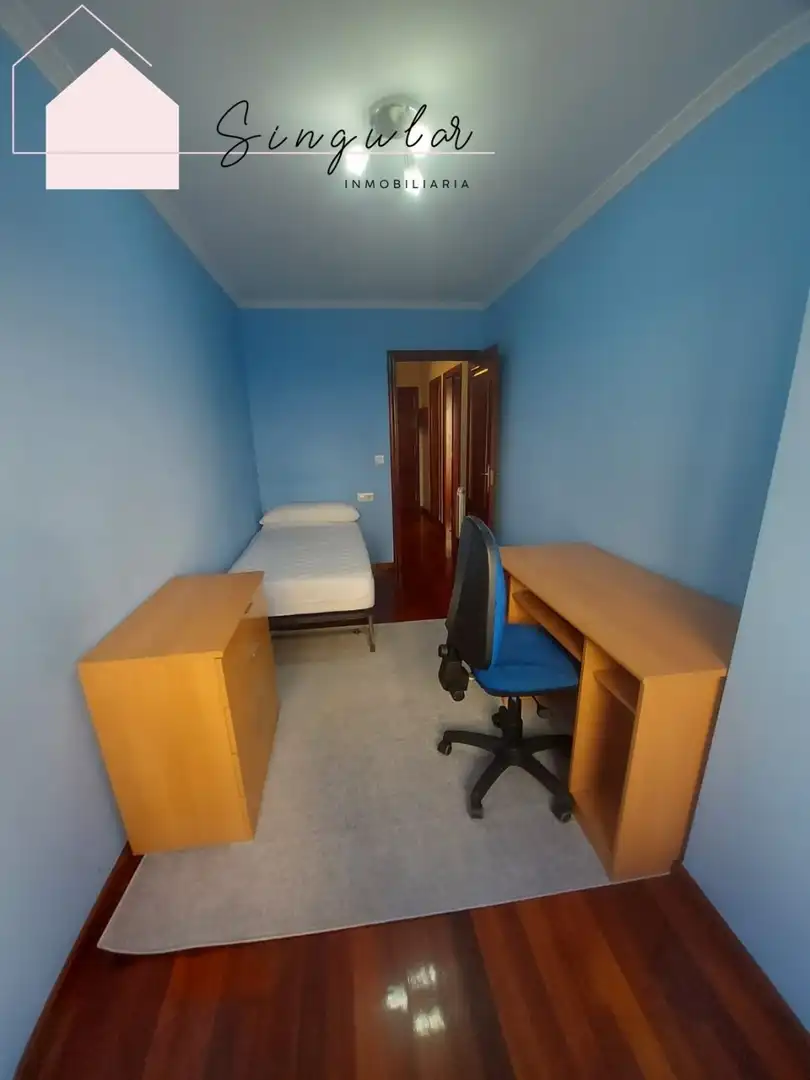 Schlafzimmer von Wohnung zur Miete in Vigo  mit Heizung, Parkett und Terrasse